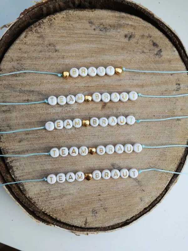 Hochzeitskathi - Hochzeitsarmbänder goldene Buchstaben Team-Braut 1