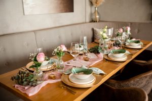 Hochzeitskathi -Ammersee Tischdekoration rosa 1