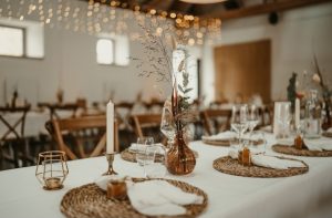 Hochzeitskathi - Schafhof Wiesentheid Tischdekoration braun 2