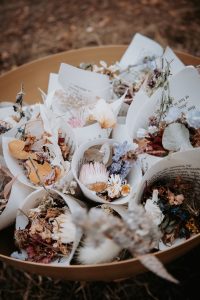 Hochzeitskathi - Schloss Zeilitzheim Blütenkonfetti